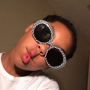 Meet your Posher, Mya